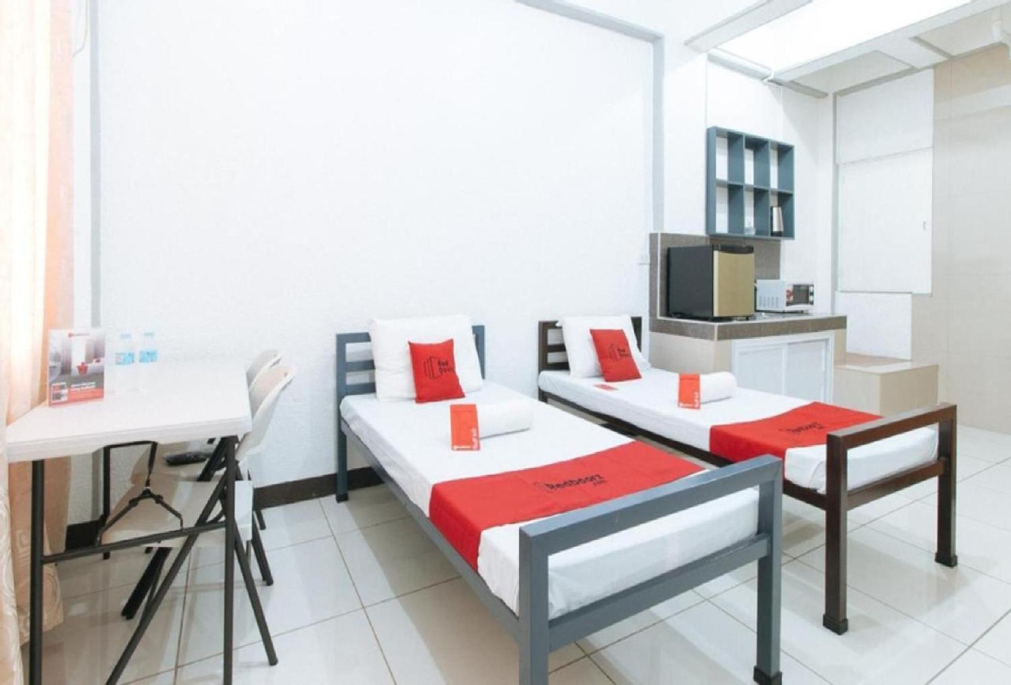 Reddoorz Plus Near Tambo Paranaque Paranaque City Exterior photo