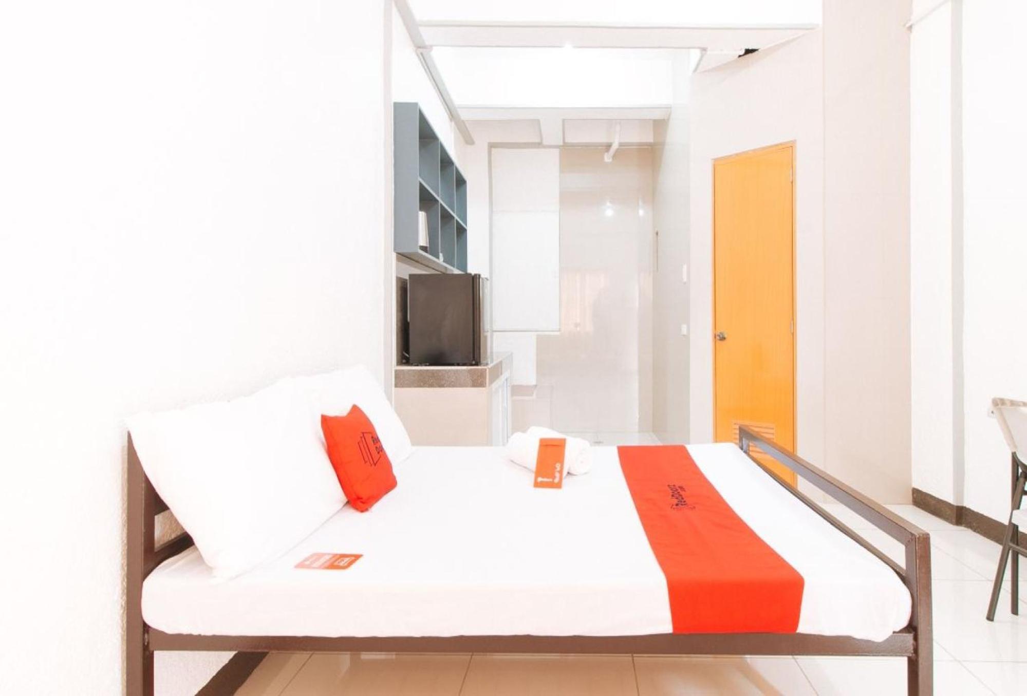 Reddoorz Plus Near Tambo Paranaque Paranaque City Exterior photo